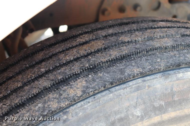 image for item DQ9461 1986 Freightliner FLC semi truck