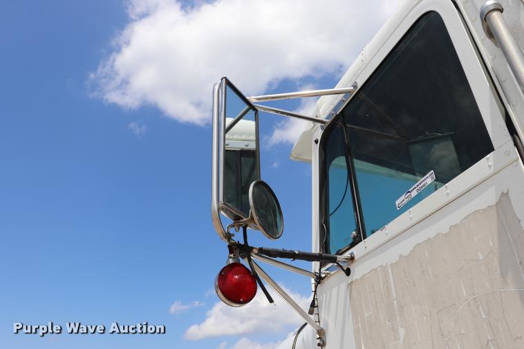 image for item DQ9461 1986 Freightliner FLC semi truck