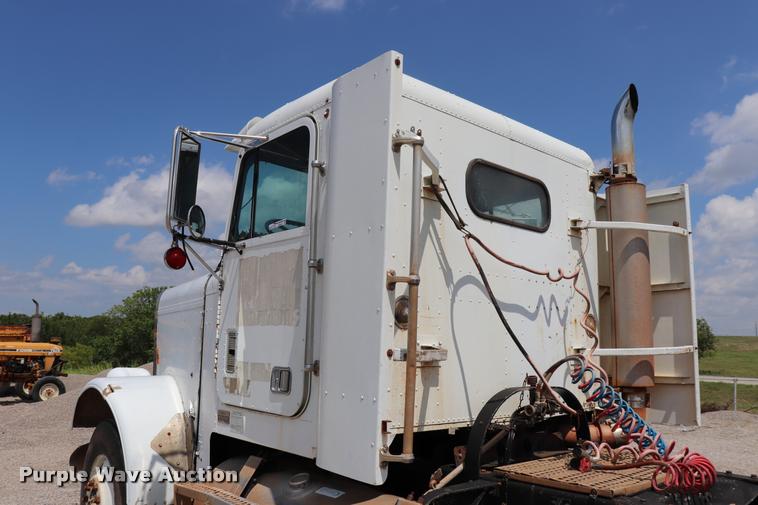 image for item DQ9461 1986 Freightliner FLC semi truck