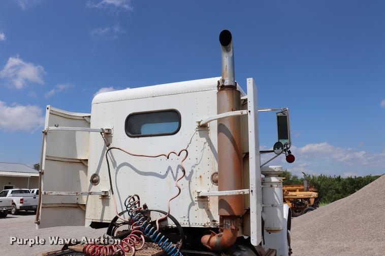 image for item DQ9461 1986 Freightliner FLC semi truck