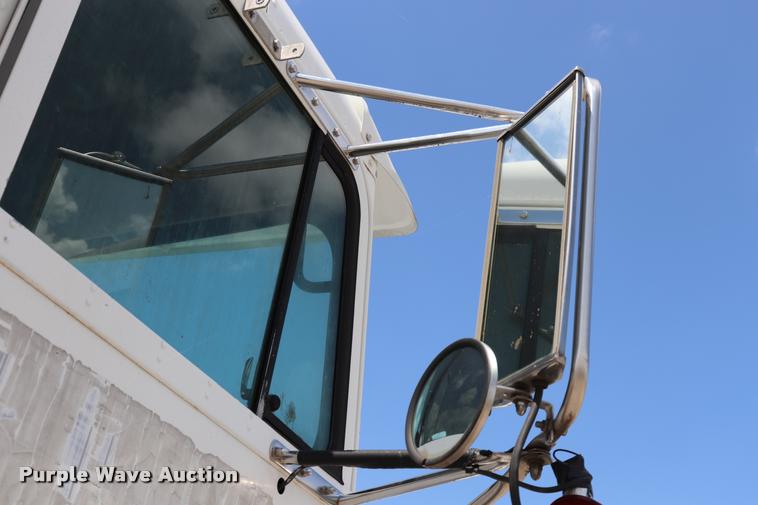 image for item DQ9461 1986 Freightliner FLC semi truck