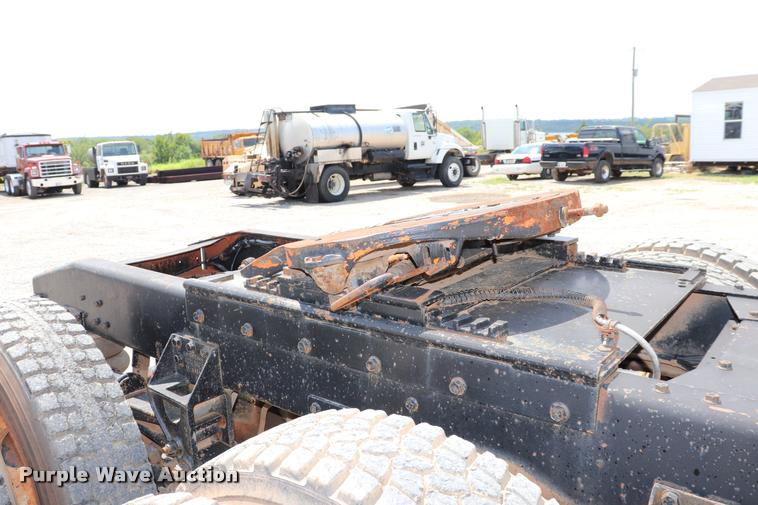 image for item DQ9461 1986 Freightliner FLC semi truck