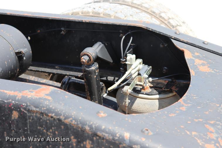 image for item DQ9461 1986 Freightliner FLC semi truck