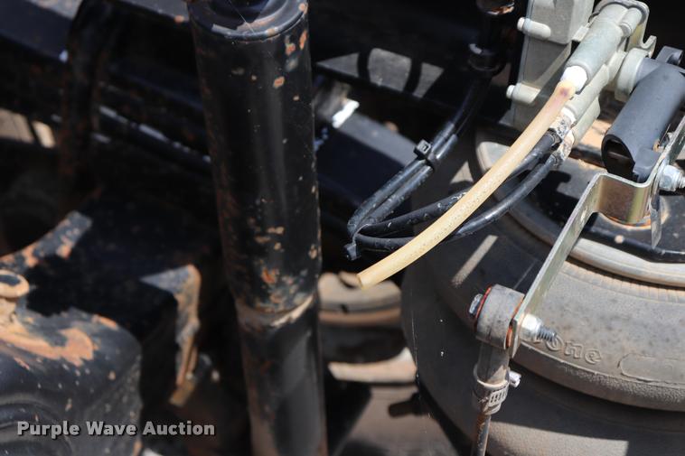 image for item DQ9461 1986 Freightliner FLC semi truck