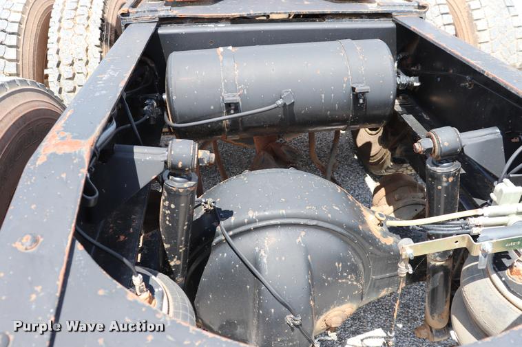 image for item DQ9461 1986 Freightliner FLC semi truck