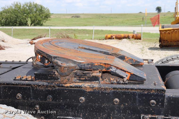 image for item DQ9461 1986 Freightliner FLC semi truck