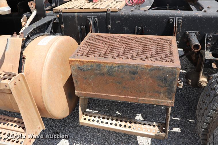 image for item DQ9461 1986 Freightliner FLC semi truck