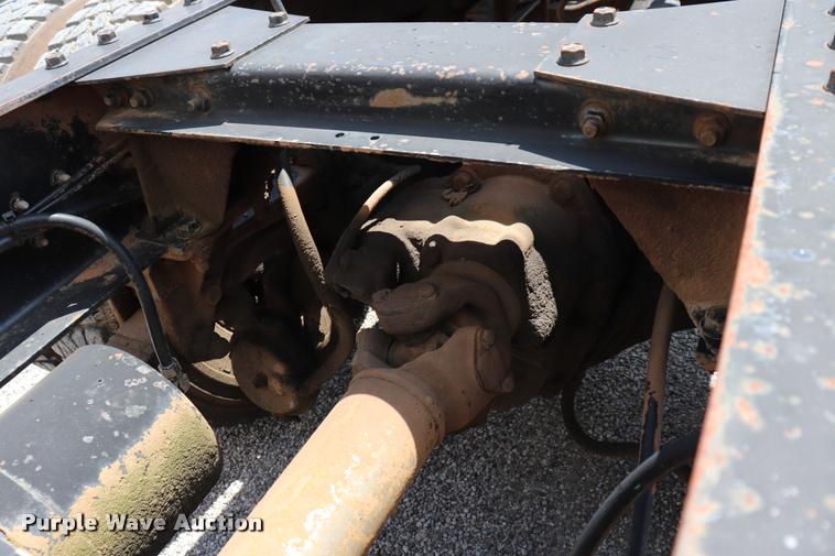 image for item DQ9461 1986 Freightliner FLC semi truck