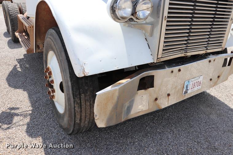 image for item DQ9461 1986 Freightliner FLC semi truck