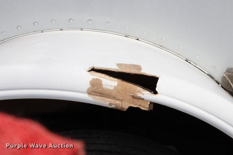 image for item DQ9461 1986 Freightliner FLC semi truck