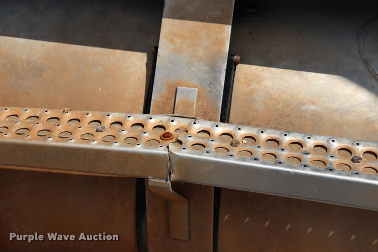 image for item DQ9461 1986 Freightliner FLC semi truck