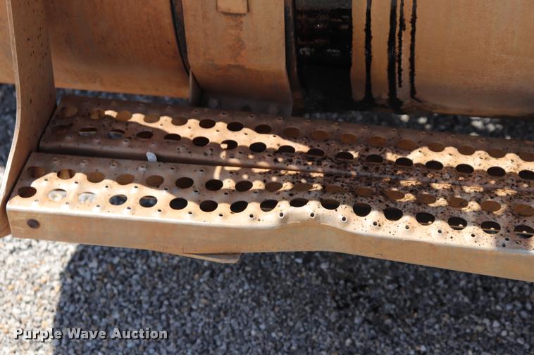 image for item DQ9461 1986 Freightliner FLC semi truck