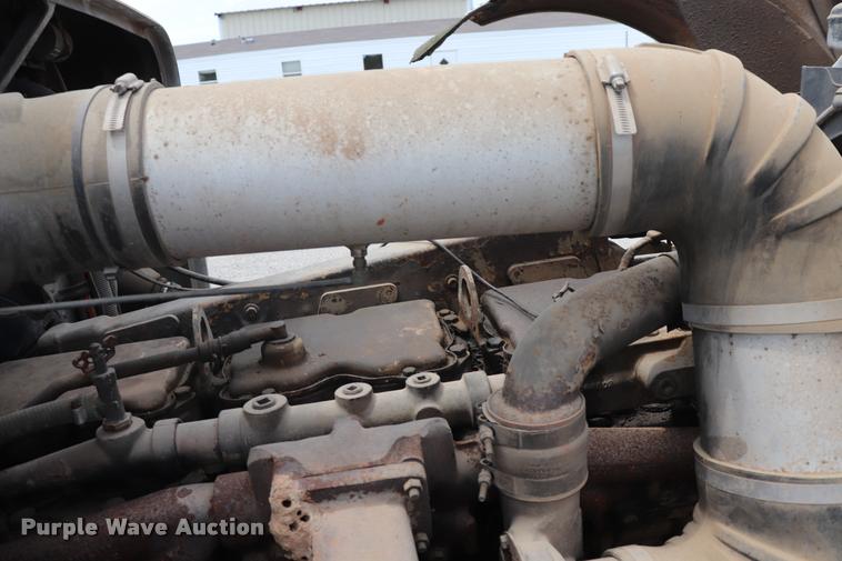 image for item DQ9461 1986 Freightliner FLC semi truck