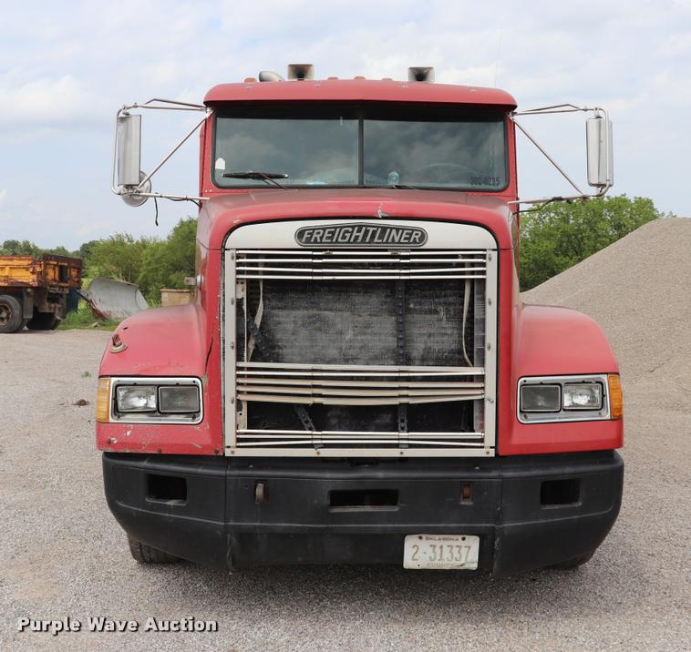 image for item DQ9462 1993 Freightliner FLD semi truck