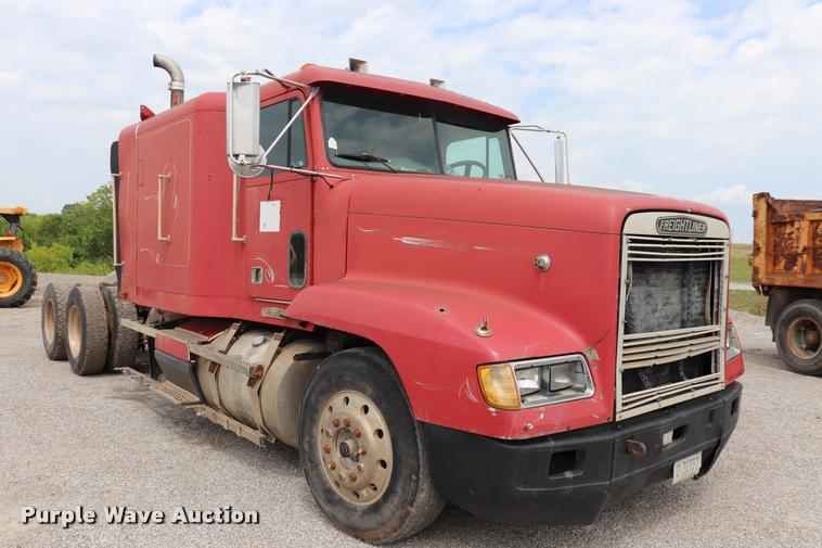 image for item DQ9462 1993 Freightliner FLD semi truck