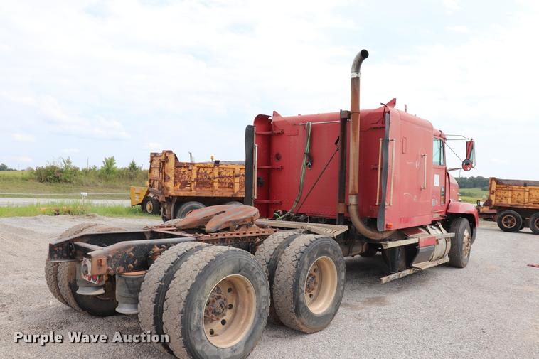 image for item DQ9462 1993 Freightliner FLD semi truck