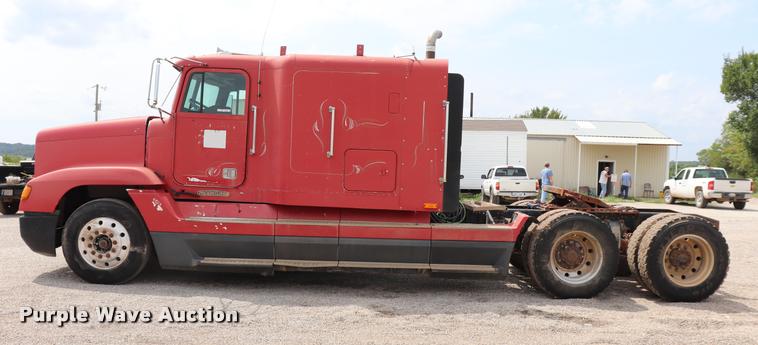 image for item DQ9462 1993 Freightliner FLD semi truck