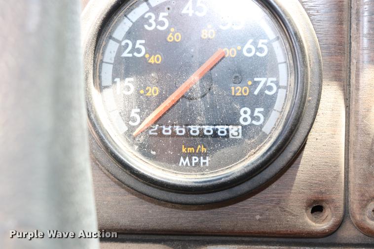 image for item DQ9462 1993 Freightliner FLD semi truck