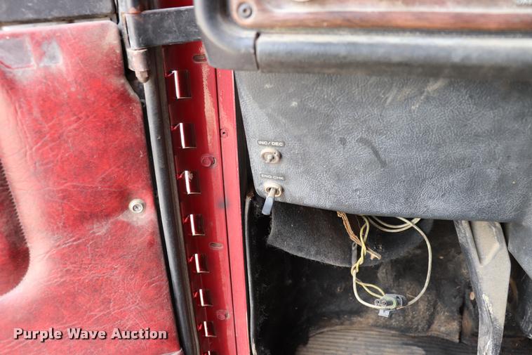 image for item DQ9462 1993 Freightliner FLD semi truck