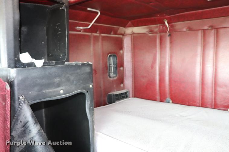 image for item DQ9462 1993 Freightliner FLD semi truck