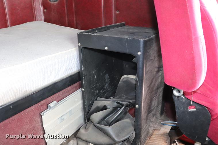 image for item DQ9462 1993 Freightliner FLD semi truck