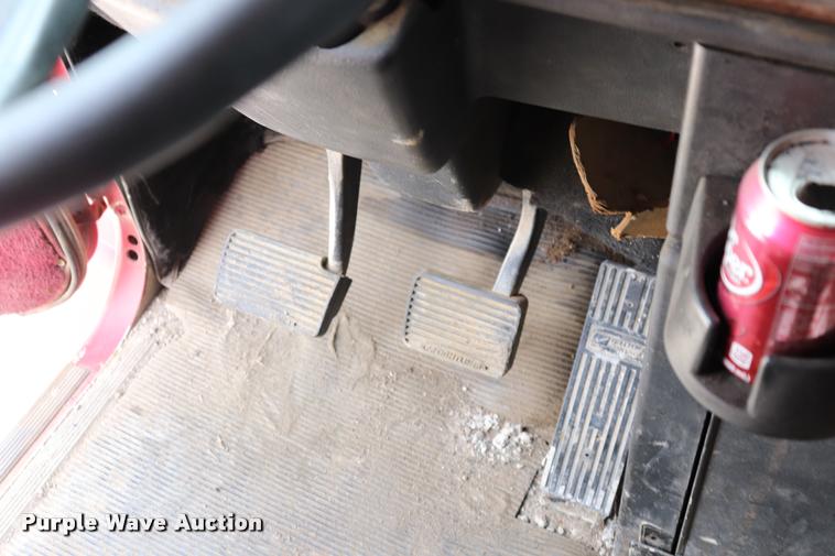 image for item DQ9462 1993 Freightliner FLD semi truck