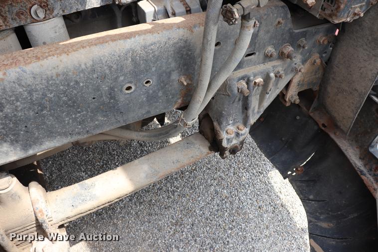 image for item DQ9462 1993 Freightliner FLD semi truck