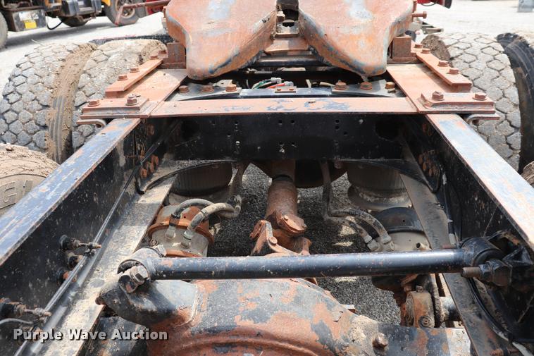 image for item DQ9462 1993 Freightliner FLD semi truck