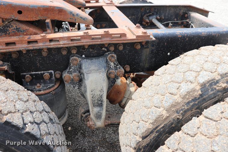 image for item DQ9462 1993 Freightliner FLD semi truck