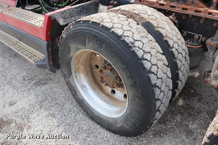 image for item DQ9462 1993 Freightliner FLD semi truck