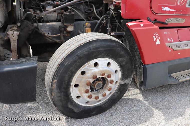 image for item DQ9462 1993 Freightliner FLD semi truck