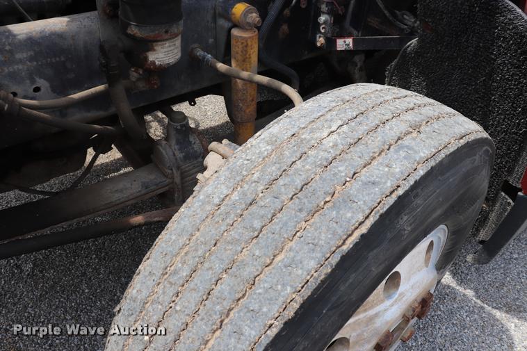 image for item DQ9462 1993 Freightliner FLD semi truck