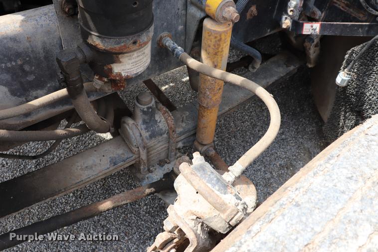 image for item DQ9462 1993 Freightliner FLD semi truck