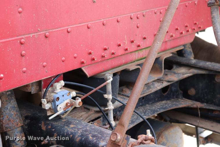 image for item DQ9462 1993 Freightliner FLD semi truck