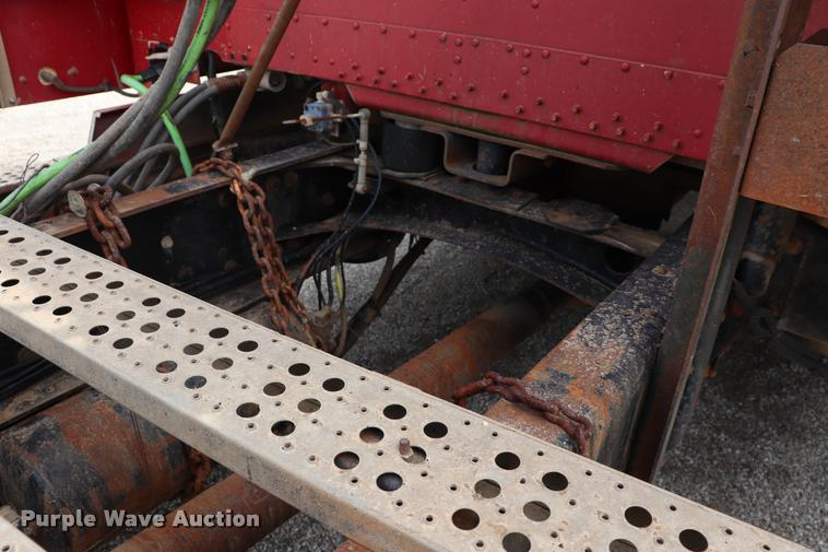 image for item DQ9462 1993 Freightliner FLD semi truck