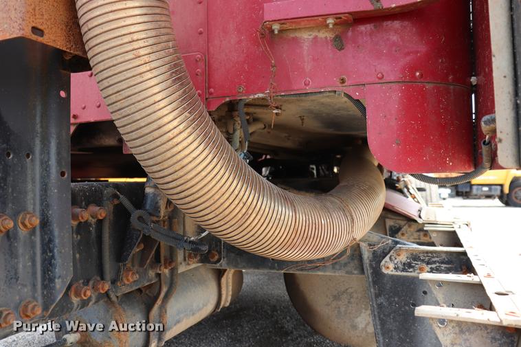 image for item DQ9462 1993 Freightliner FLD semi truck