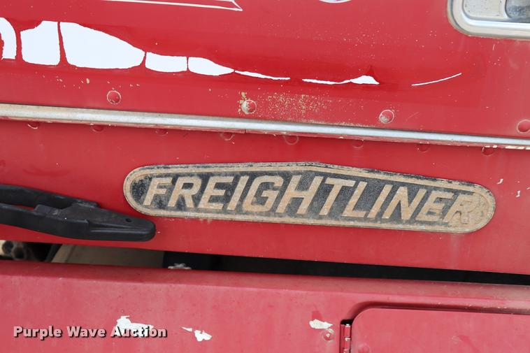 image for item DQ9462 1993 Freightliner FLD semi truck