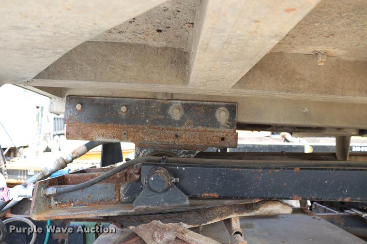 image for item DQ9463 1984 CMC end dump trailer