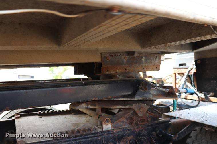 image for item DQ9463 1984 CMC end dump trailer