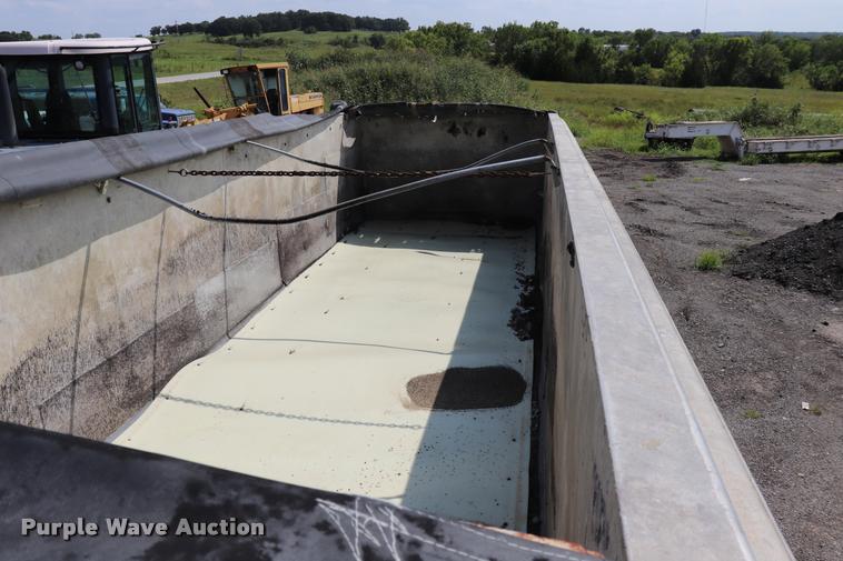 image for item DQ9463 1984 CMC end dump trailer