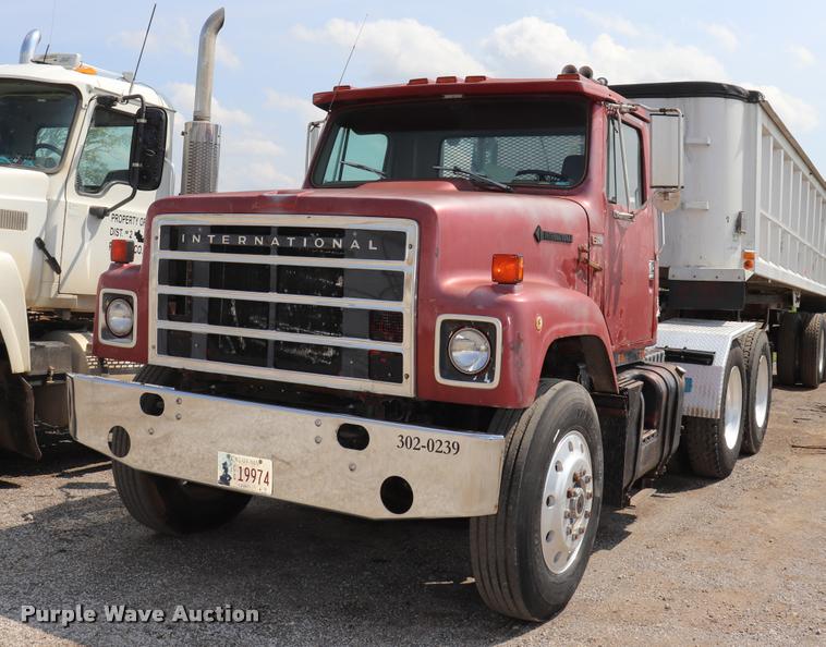 image for item DQ9464 1978 International S250 semi truck