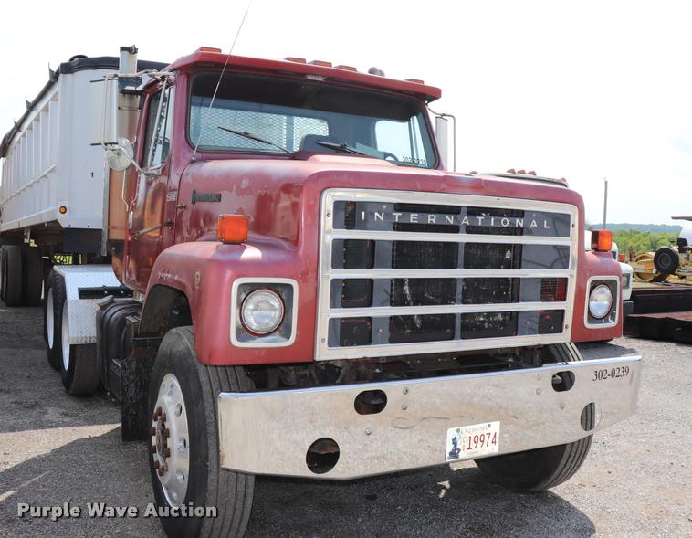 image for item DQ9464 1978 International S250 semi truck
