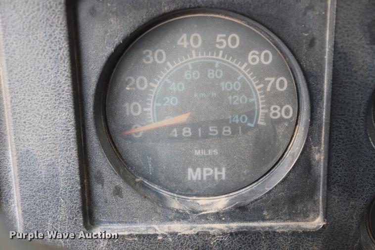 image for item DQ9464 1978 International S250 semi truck