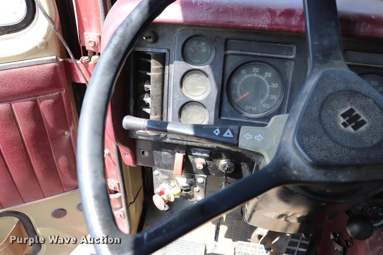 image for item DQ9464 1978 International S250 semi truck