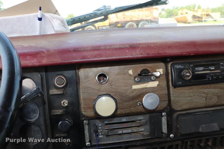 image for item DQ9464 1978 International S250 semi truck