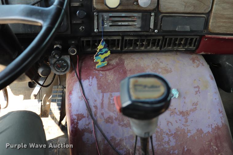 image for item DQ9464 1978 International S250 semi truck