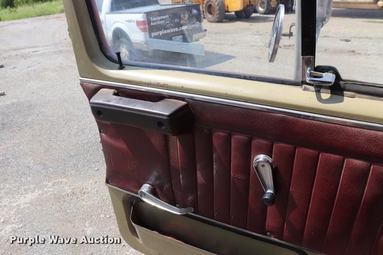 image for item DQ9464 1978 International S250 semi truck