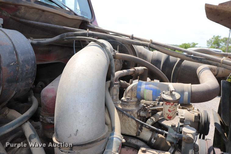 image for item DQ9464 1978 International S250 semi truck