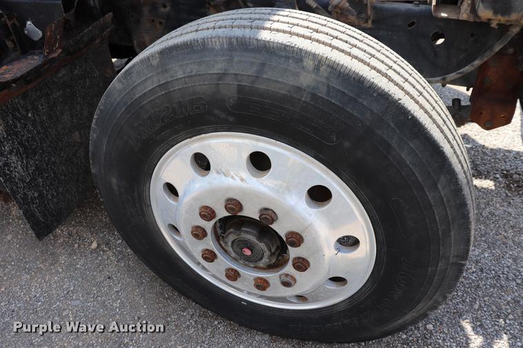 image for item DQ9464 1978 International S250 semi truck