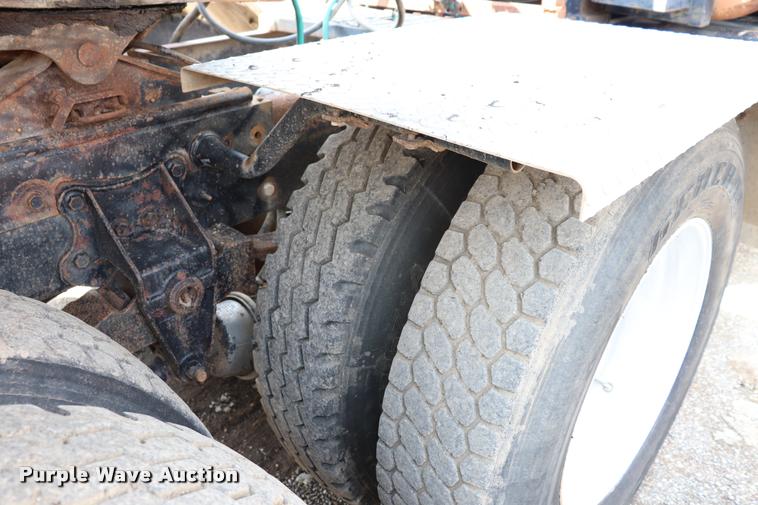 image for item DQ9464 1978 International S250 semi truck